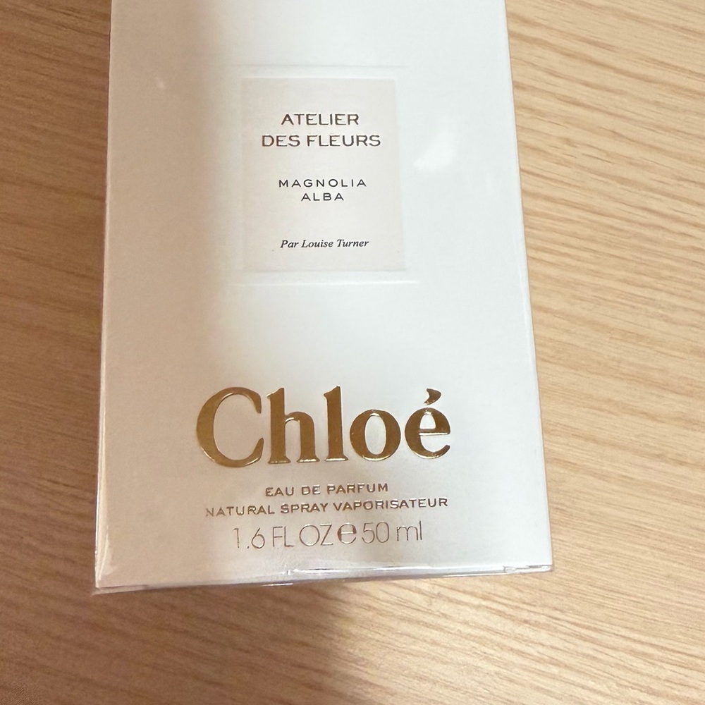 Chloe Atelier Des Fleurs Magnolia Alba Perfume - Gold and White